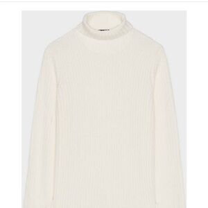 NWT Turtle Neck Sweater Size Medium